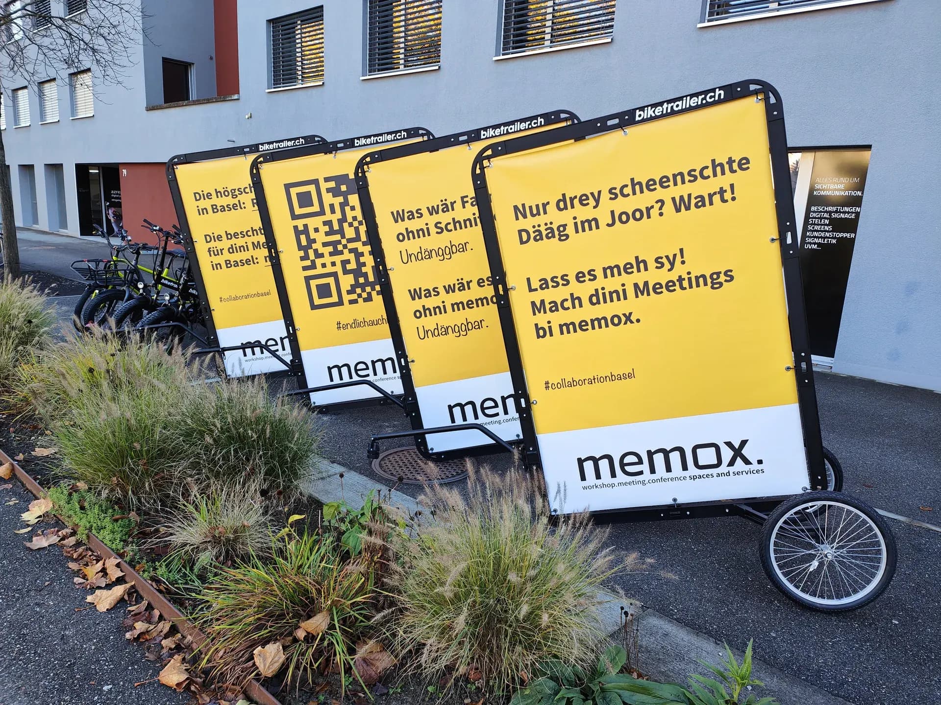 Vier Biketrailer im Konvoi mit der memox-Kampagne in Basel